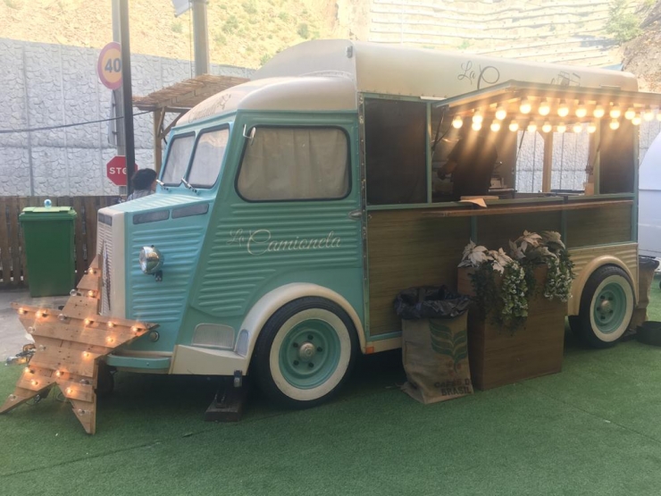 Una foodtruck davant les portes d'Epizen